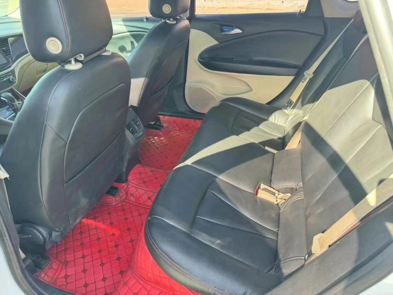 济宁17年别克威朗6