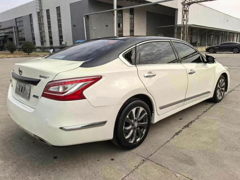 潛江14年日產天籟4