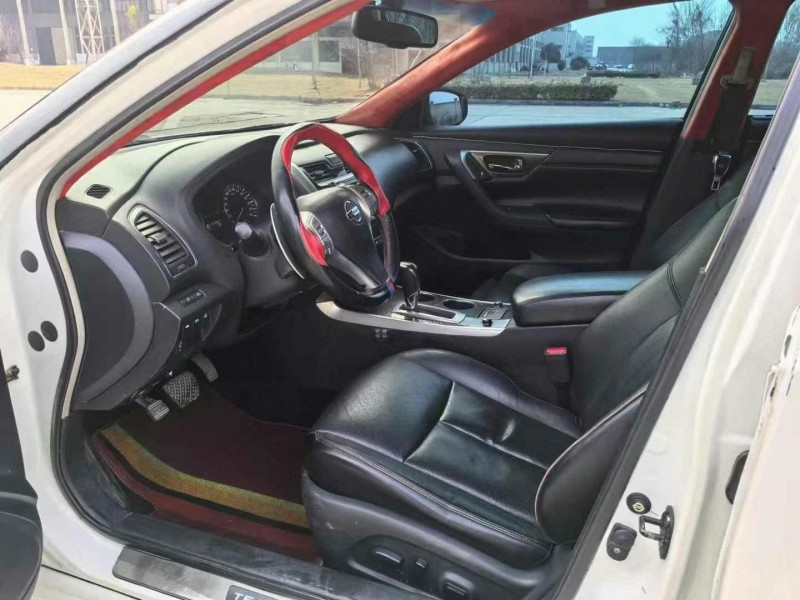潛江14年日產天籟7