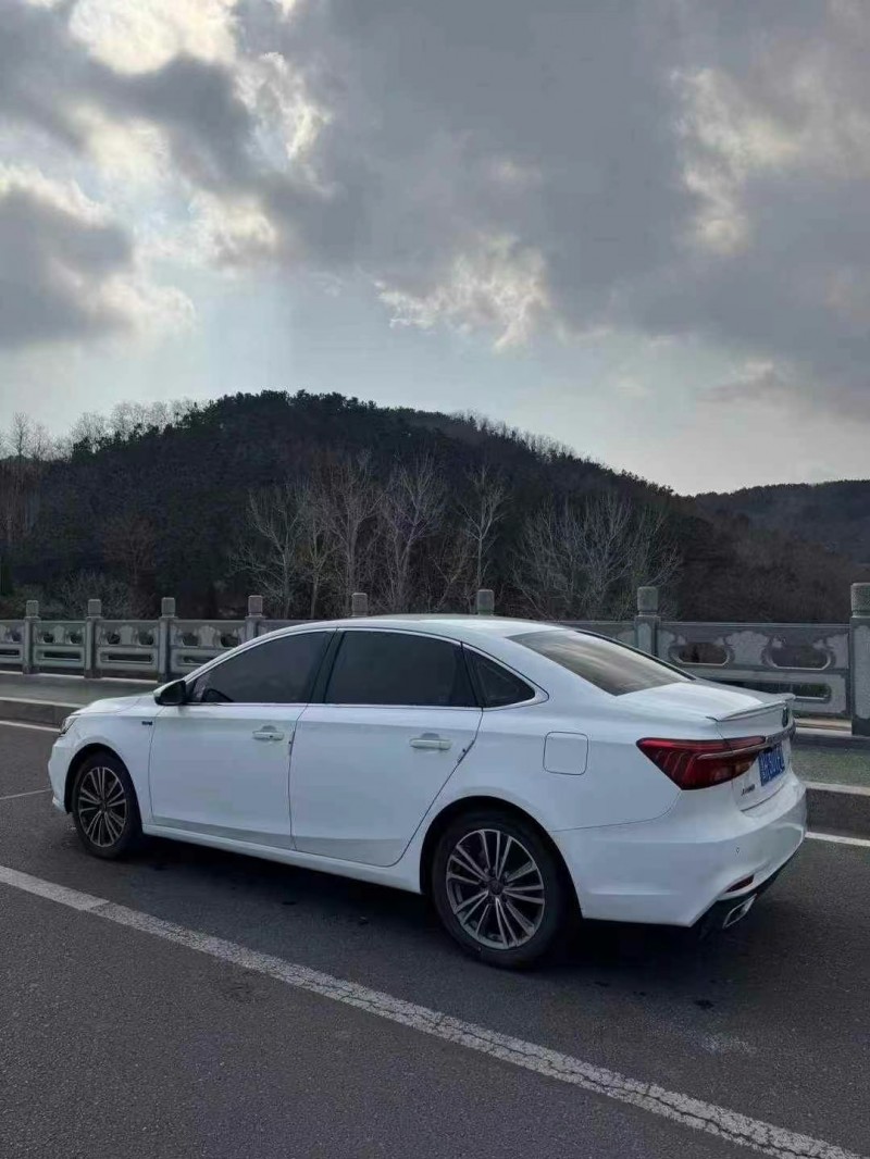 青島22年榮威i67