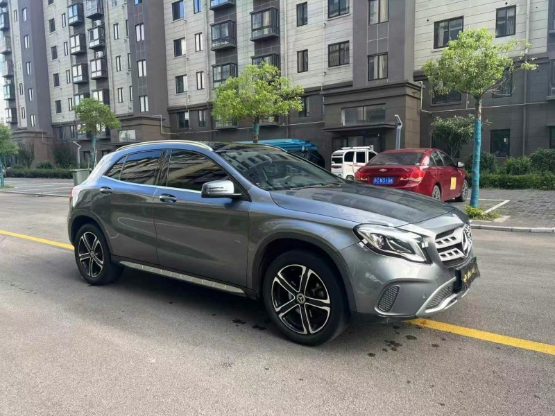 徐州18年奔驰GLA3