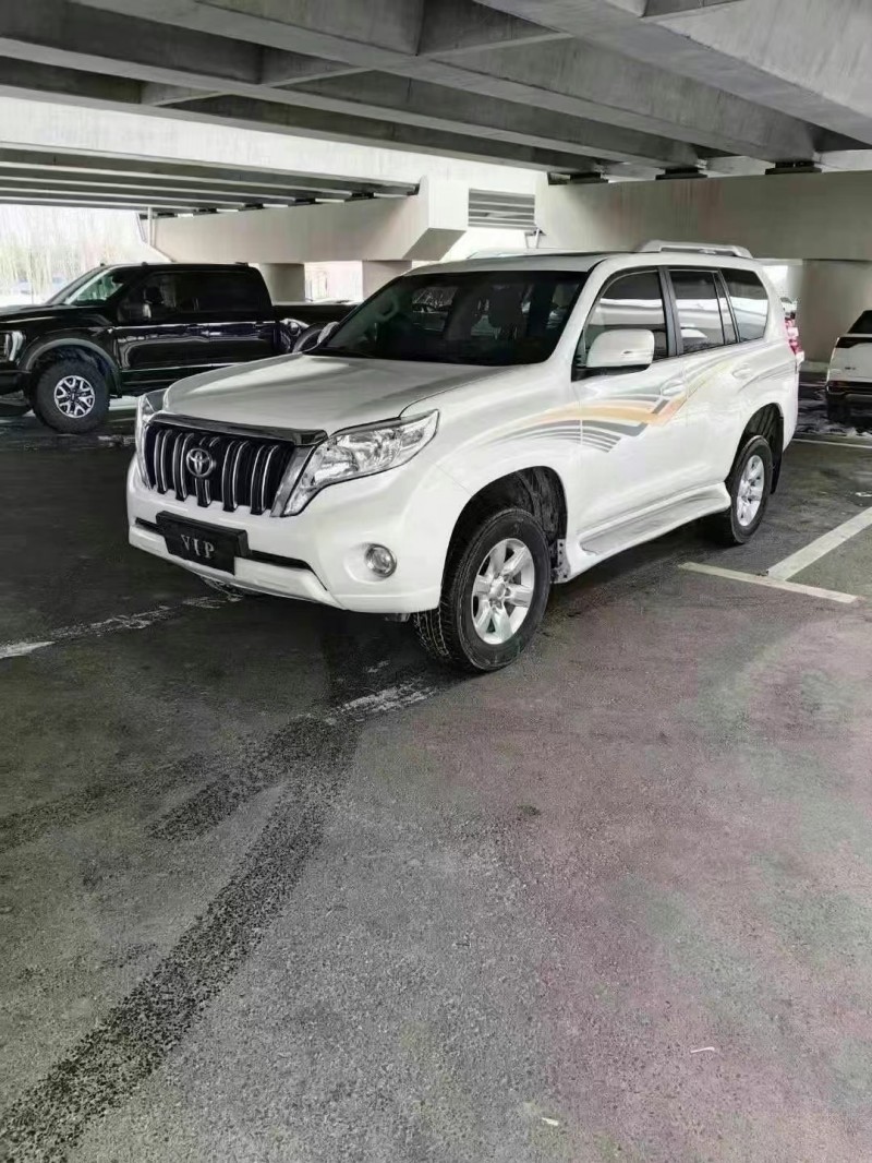 济宁17年丰田普拉多3