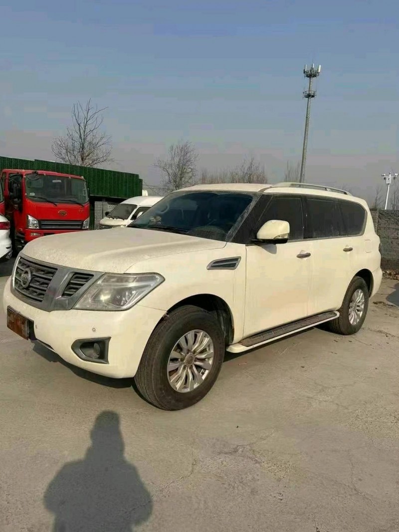 济宁18年日产途乐3
