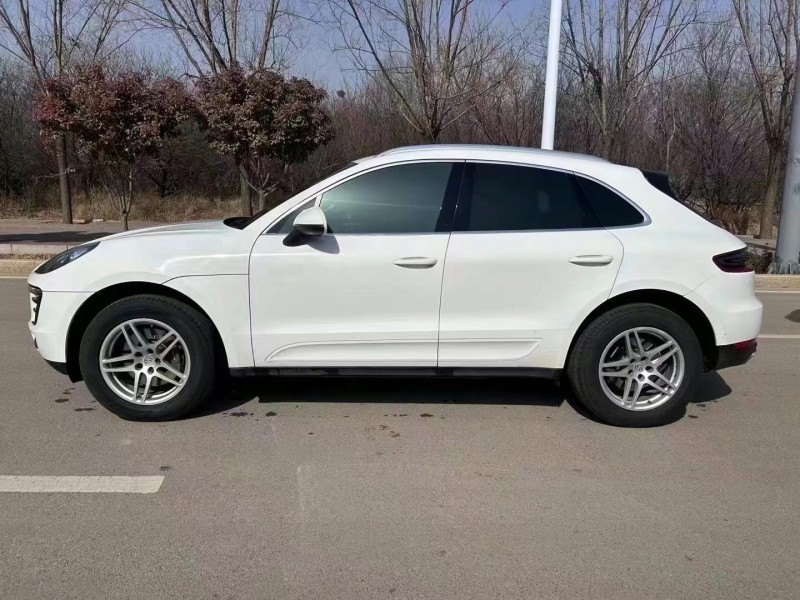 枣庄15年保时捷Macan7