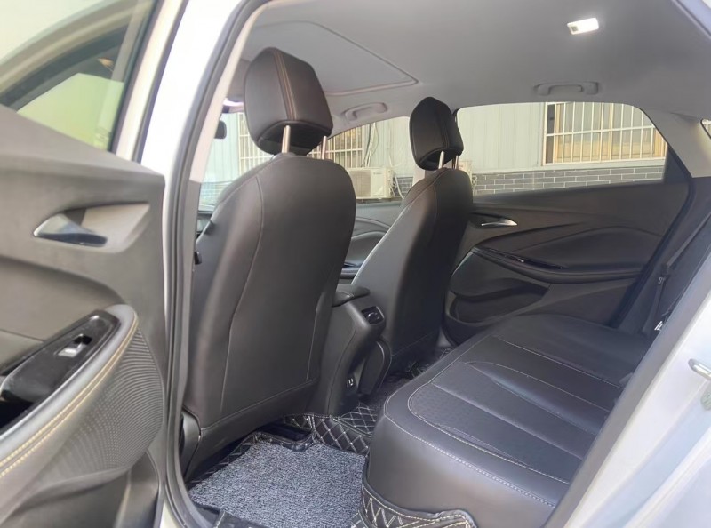 济宁22年别克威朗4