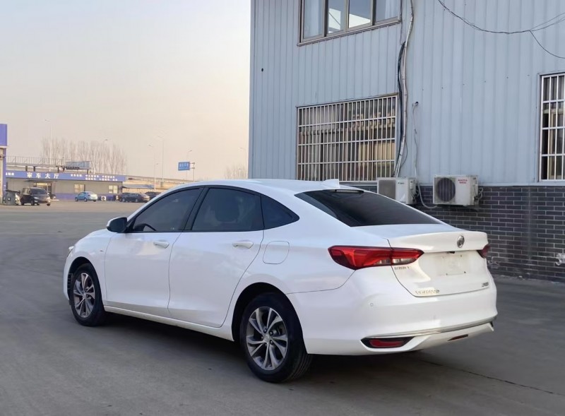 济宁22年别克威朗7