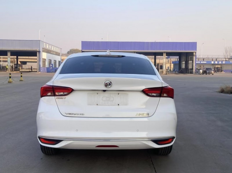 济宁22年别克威朗9