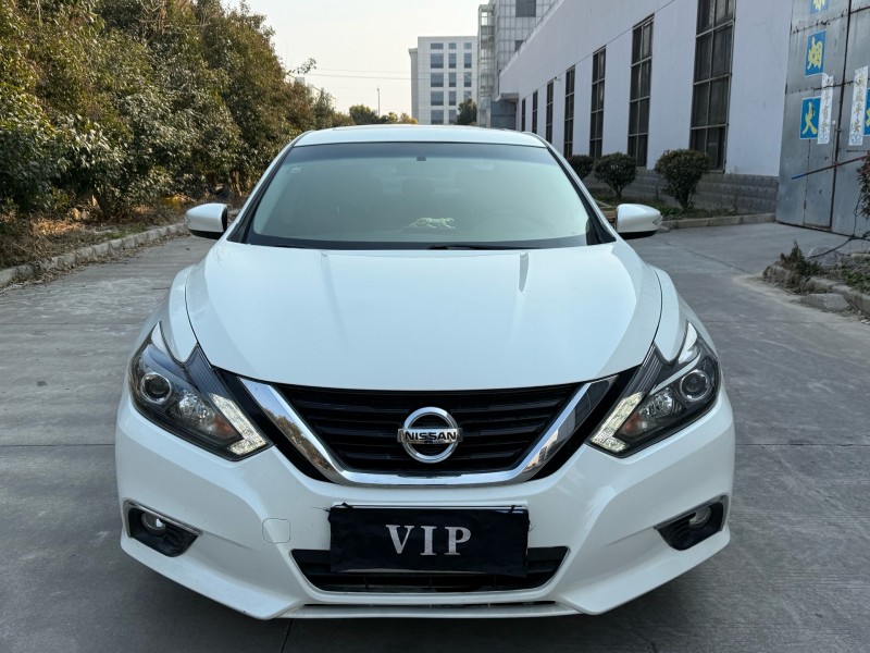 鹽城17年日產天籟1