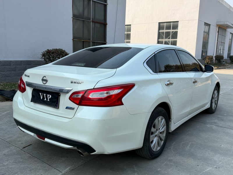 鹽城17年日產天籟8