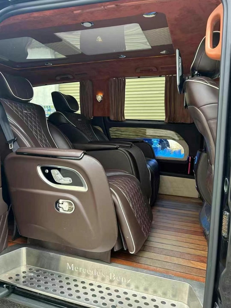 广州20年奔驰威霆8