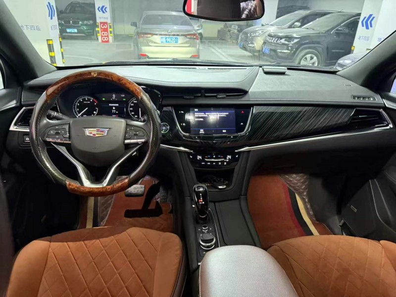 成都22年凱迪拉克XT68