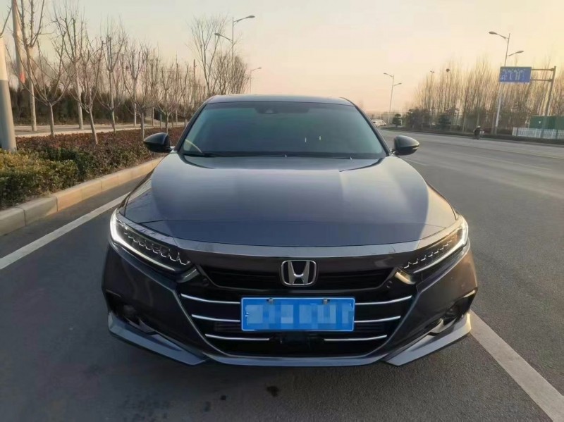 济宁22年本田雅阁1