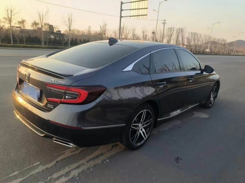 济宁22年本田雅阁4