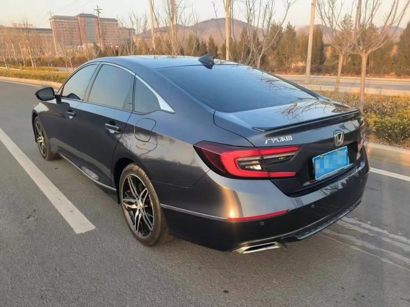 济宁22年本田雅阁5