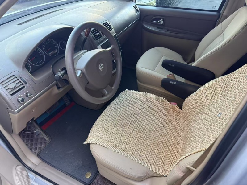 济宁16年别克GL85