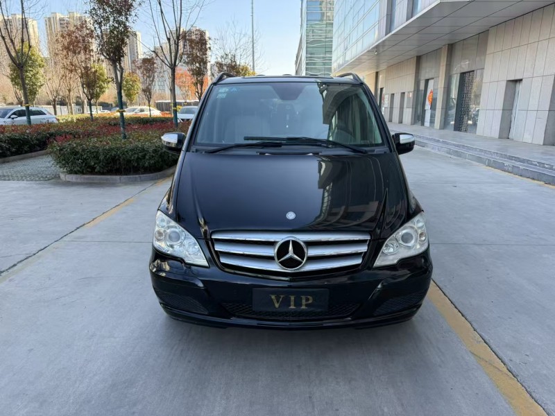 济宁13年奔驰唯雅诺1