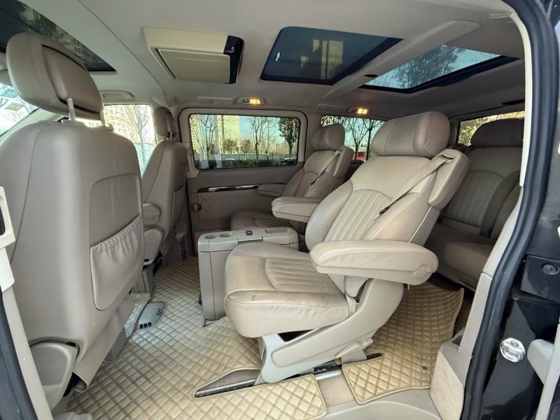 济宁13年奔驰唯雅诺6