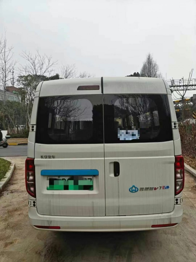 紹興25年長安汽車跨越星5