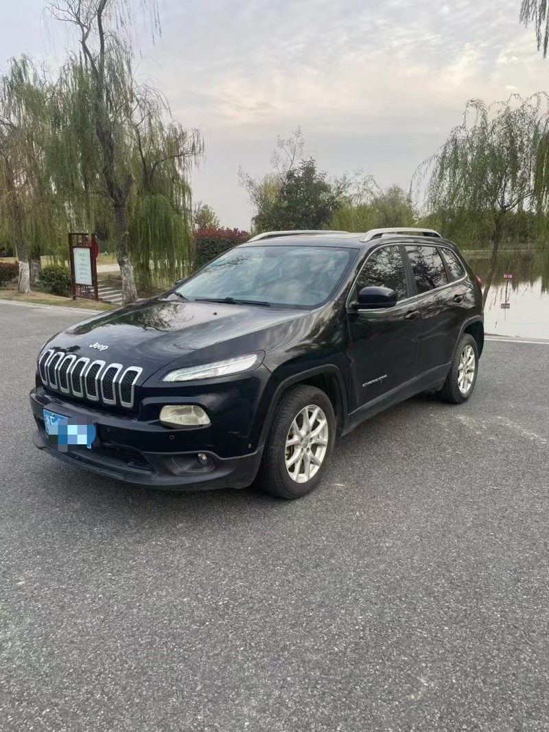 宿遷16年Jeep自由光2