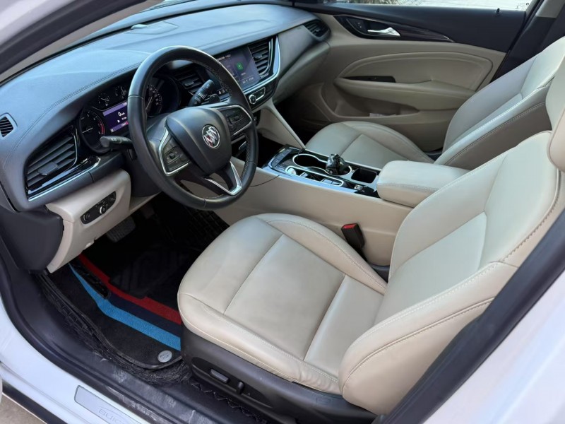 济宁21年别克君威4