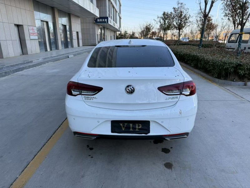 济宁21年别克君威9