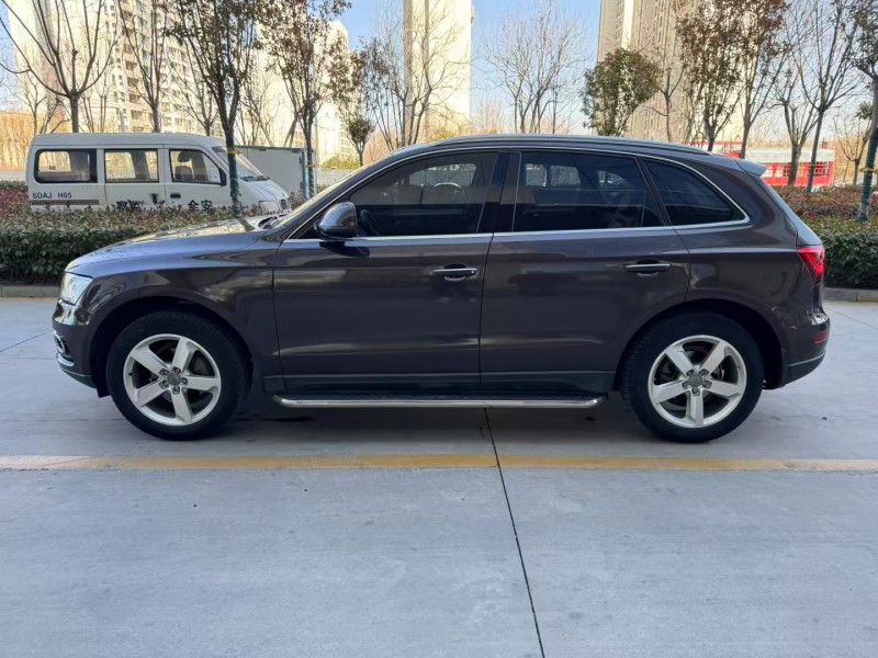 济宁16年奥迪Q58