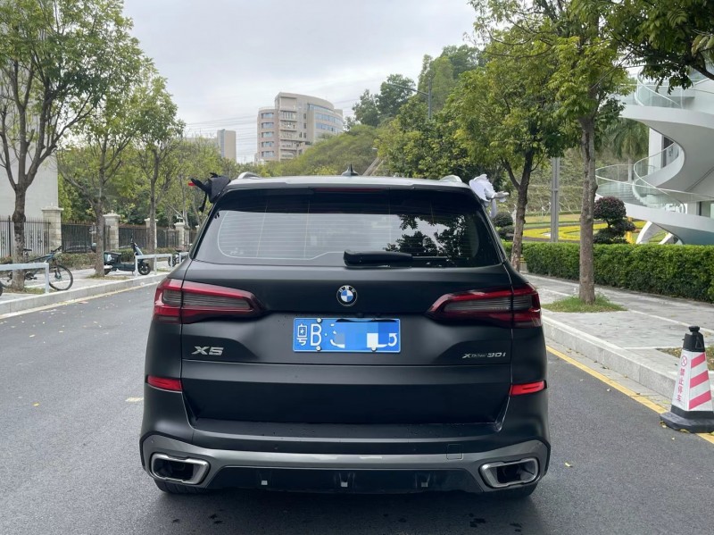 深圳21年寶馬X59