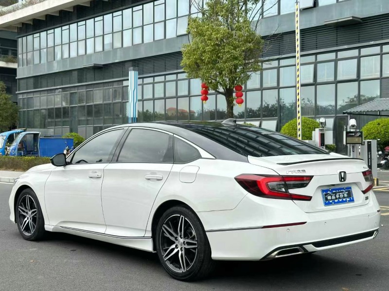 东莞22年本田雅阁7