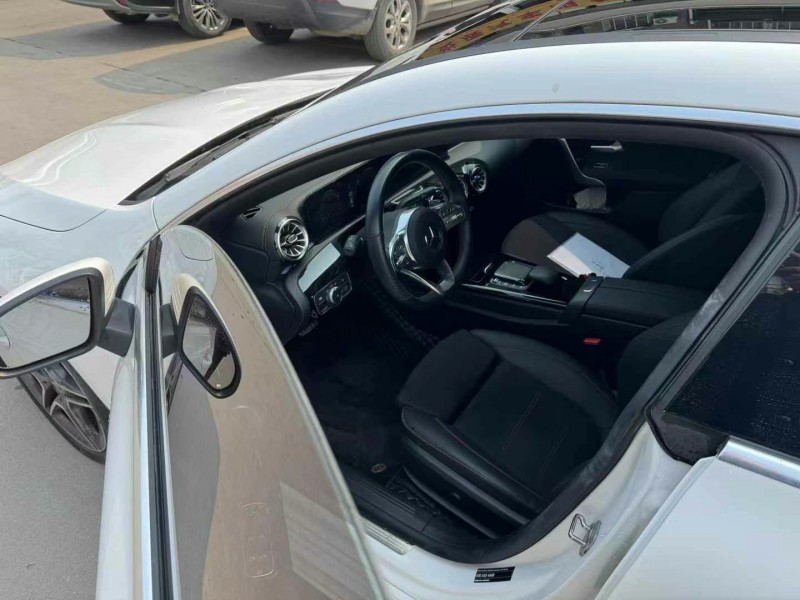 武汉23年奔驰CLA3