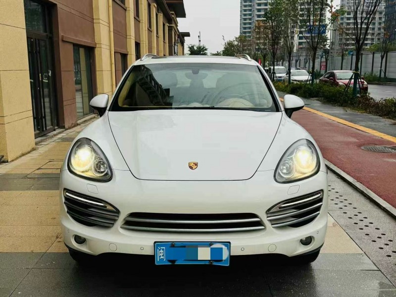 聊城12年保時捷卡宴1
