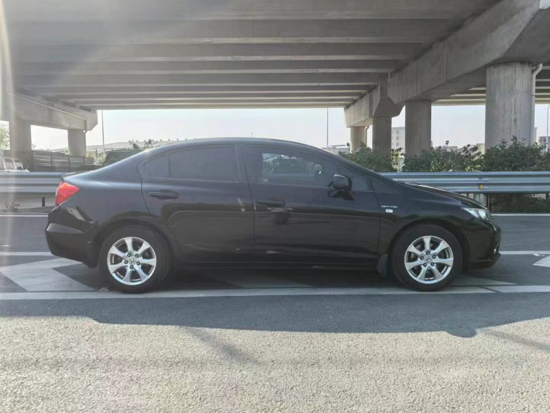 广州13年本田思域4