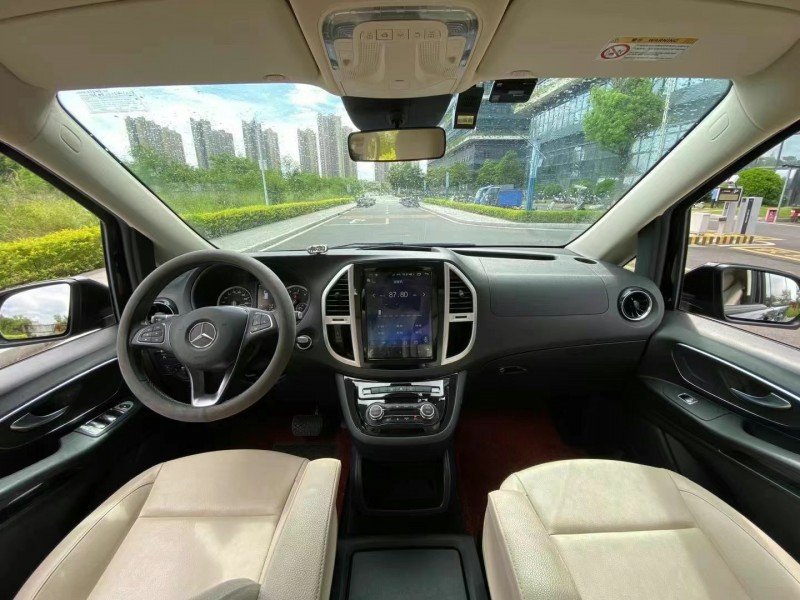 广州21年奔驰威霆7