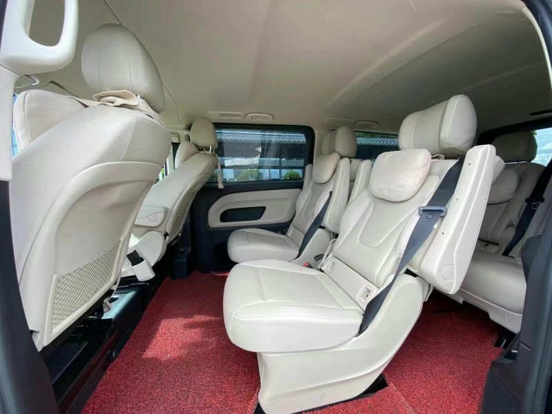 广州21年奔驰威霆8