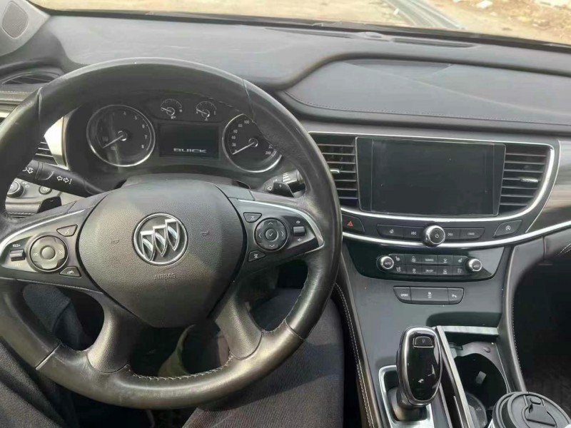 济宁19年别克君越5