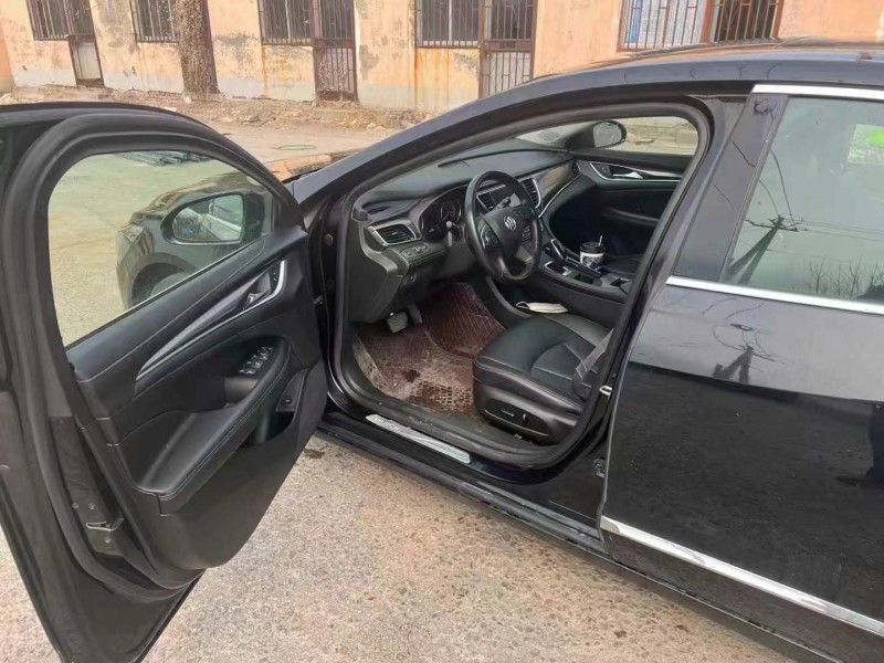 济宁19年别克君越6