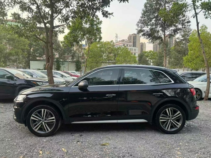 广州20年奥迪Q56