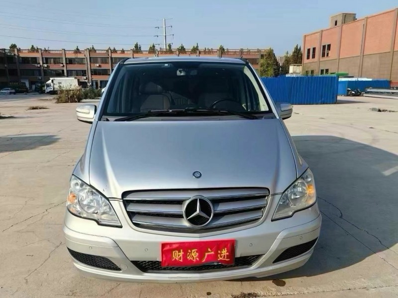 东营17年奔驰唯雅诺1