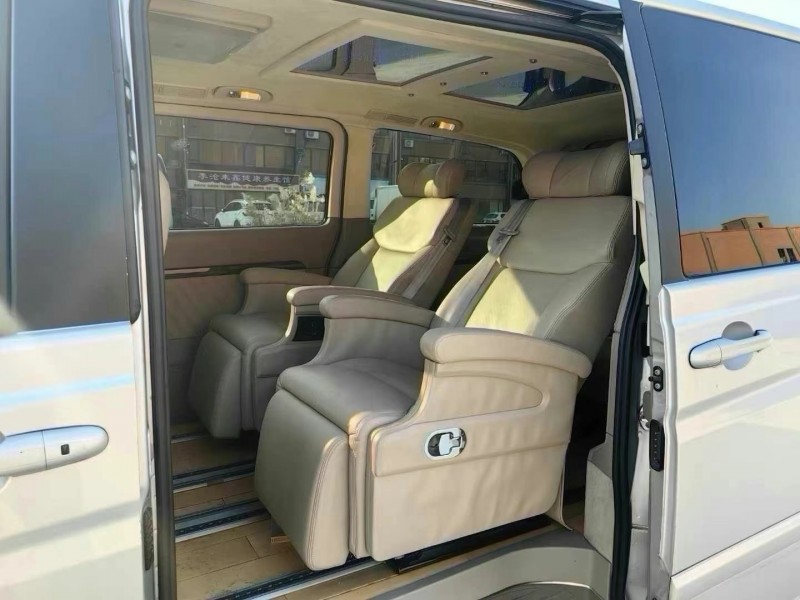 东营17年奔驰唯雅诺5