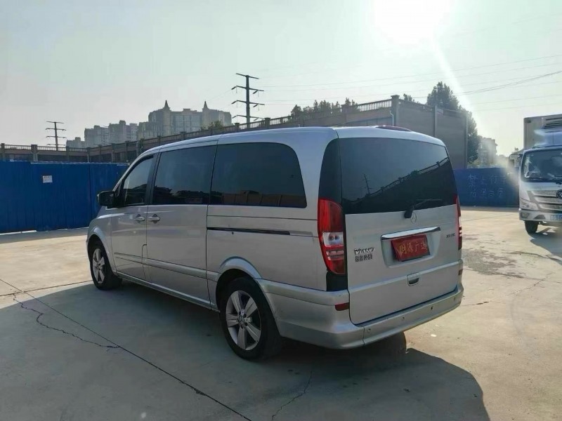 东营17年奔驰唯雅诺8