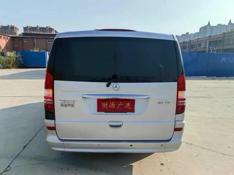 东营17年奔驰唯雅诺9