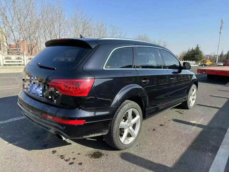 青岛13年奥迪Q77