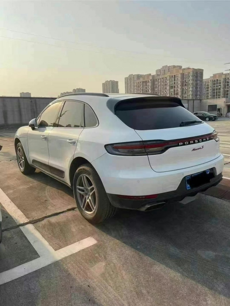 济宁19年保时捷Macan7