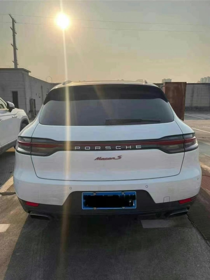 济宁19年保时捷Macan9