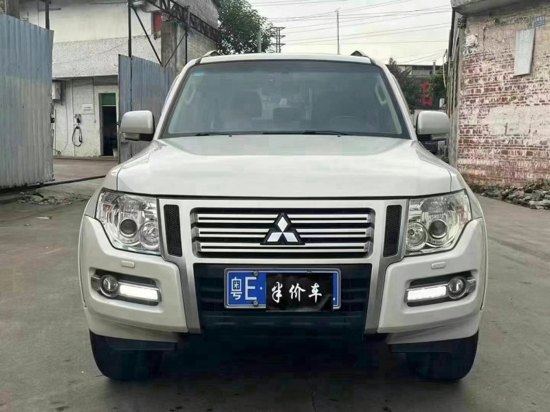 广州19年三菱帕杰罗1