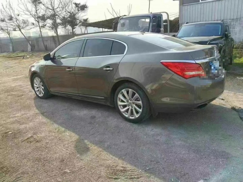 青岛14年别克君越8