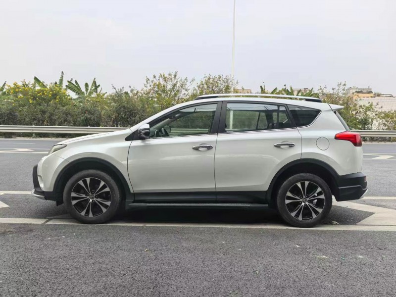 广州15年丰田RAV46