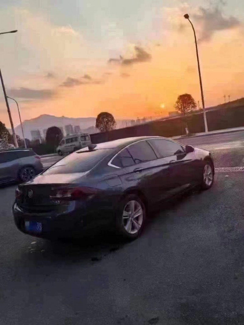 菏泽20年别克君威8