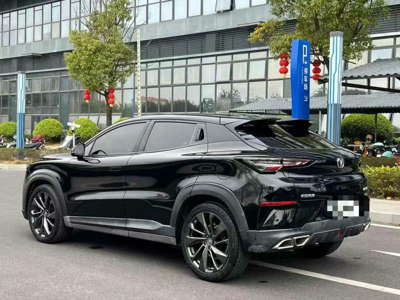 東莞20年長安汽車UNI7