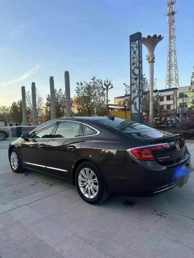 枣庄18年别克君越7