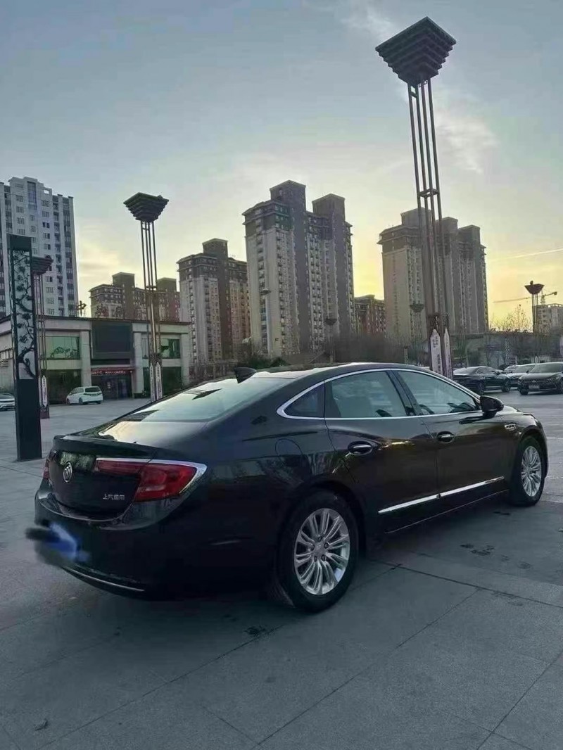 枣庄18年别克君越8